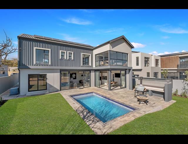 4 BEDROOM HOUSE FOR SALE IN HELDERFONTEIN ESTATE